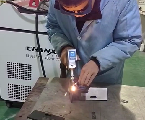 手持式激光焊接机