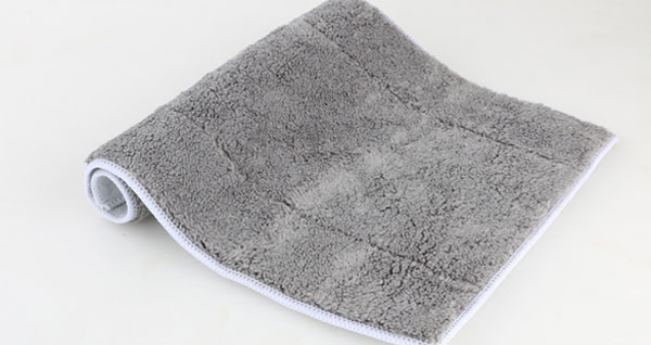 涤纶滚筒刷绒布激光切割工艺，细节处凸显品质