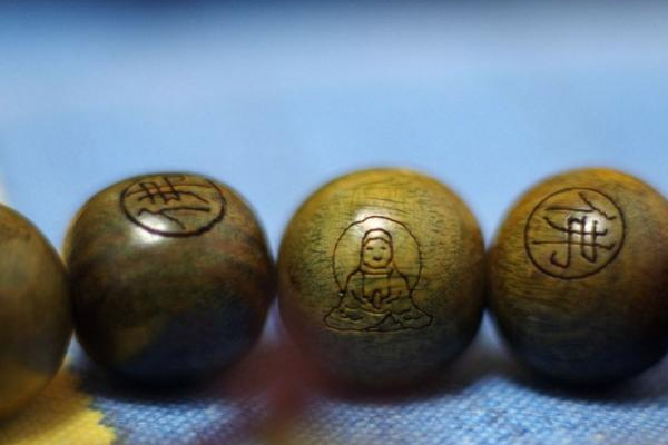 佛珠激光雕刻刻字,尽显激光打标工艺之美 佛珠激光雕刻刻字,尽显激光打标工艺之美