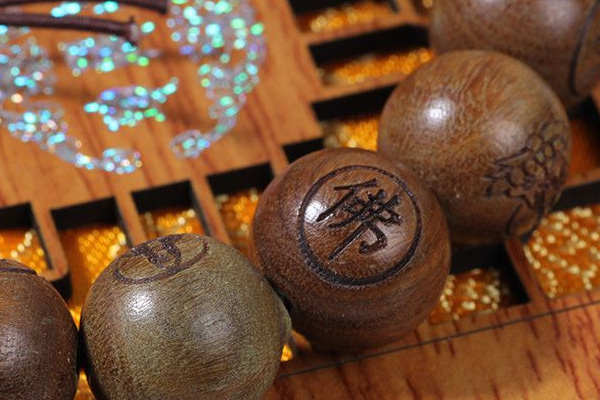 佛珠激光雕刻刻字,尽显激光打标工艺之美 佛珠激光雕刻刻字,尽显激光打标工艺之美