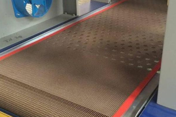 特氟龙输送带传送网切割设备—CO2激光切割机