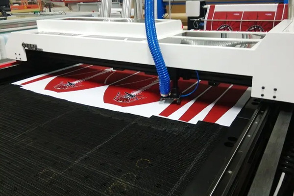 关于激光裁床机多少钱一台的价格解说