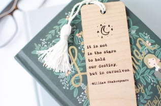 激光雕刻精致书签，伴您遨游知识的海洋！