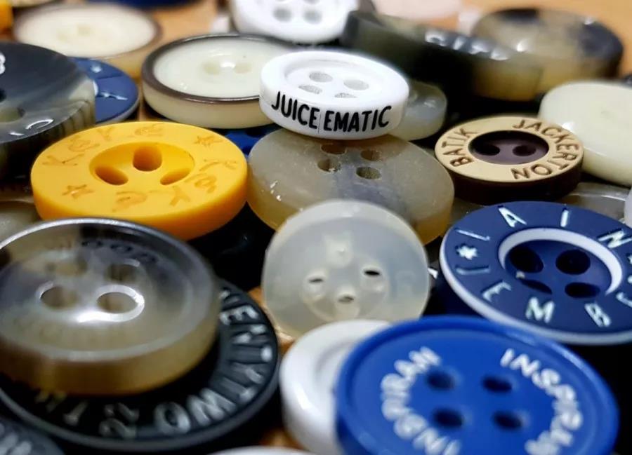 激光雕刻纽扣，给服装锦上添花