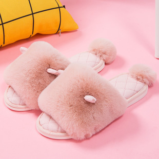 柔软毛绒拖鞋 冬日温暖必备