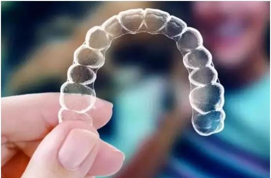 激光在医疗行业应用之激光切割打标隐形牙套